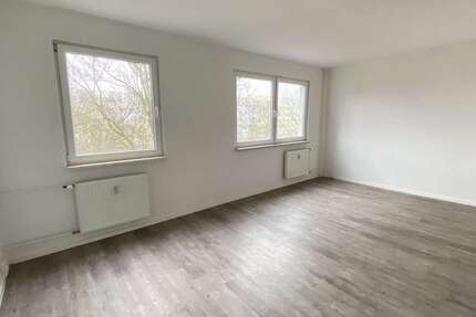 Wohnung zum Mieten in Halle 299,00 € 50.6 m²
