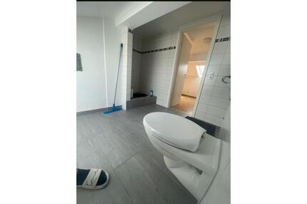 Dachgeschoss - 1.100,00&nbsp;EUR Kaltmiete, ca.&nbsp; 62,00&nbsp;m&sup2; in Rosenheim (PLZ: 83024) Egarten