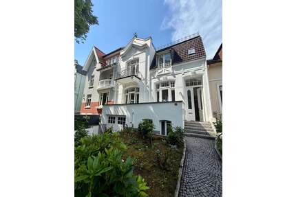 Haus zum Mieten in Hamburg 4.500,00 € 213.7 m²