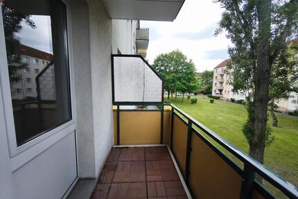 Zweiraumwohnung im ersten Obergeschoss mit Balkon - Merseburg