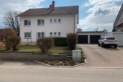 Zweifamilienhaus mit Zwei Garagen im Zimmern ob Rottweil