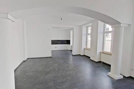 Modernisierte 5-Zimmer-Altbauwohnung mit BALKON und großer Wohnfläche in Wuppertal