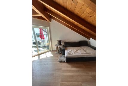 Helle 2,5-Zimmer-Wohnung mit Balkon in ruhiger Lage von Holzmaden