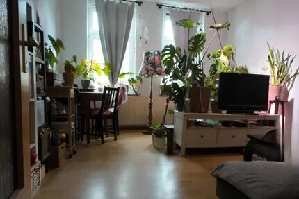 GROßZÜGIG Geschnittene 2-Raum Wohnung, BALKON & EBK - Weißenfels