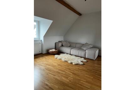 Stilvolle und helle 3-Zimmer Dachgeschosswohnung 70m mit Balkon - Köln Kalk