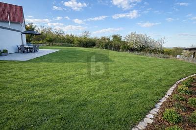 GROßES GRUNDSTÜCK IN BEGEHRTER LAGE - Güglingen