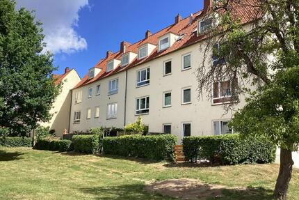 Stop! Sanierte 2,5-Zimmer-Wohnung, sofort anmietbar! - Lübeck Sankt Jürgen