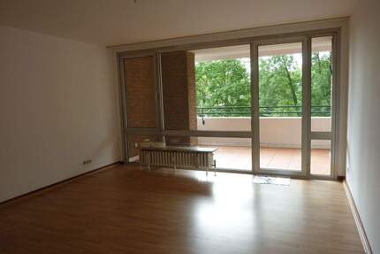 Mörsenbroich-Nähe Zoopark: schicke 2 Zi.Whg. 68 m², neues Bad, EBK , gr.Sonnenbalkon,Lift, TG-Stellplatz - Düsseldorf