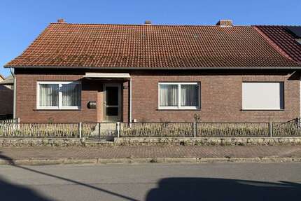 Haus zum Kaufen in Apenburg 69.999,00 € 125.8 m²