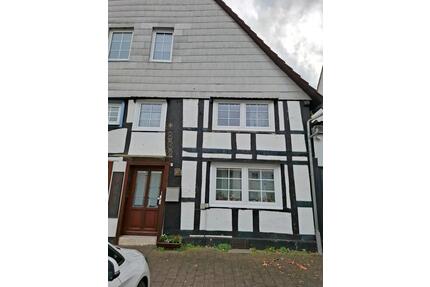 Fachwerk- Doppelhaushälfte - 175.000,00&nbsp;EUR Kaufpreis, ca.&nbsp; 150,00&nbsp;m&sup2; in Beverungen (PLZ: 37688)