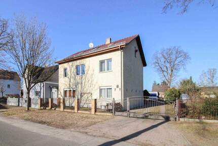 Viel Platz für die ganze Familie - Großes Einfamilienhaus mit Pool und Nebengelass in Friedrichsthal - Oranienburg