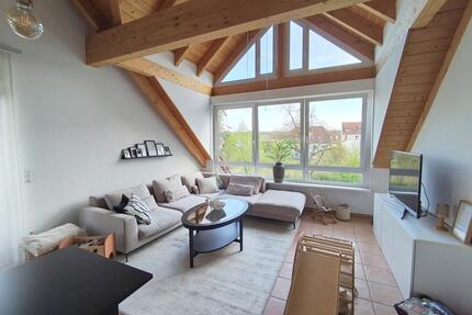 Wohnen mit Wow-Effekt: Großzügige 4Z Maisonette mit offener Küche, Sichtbalken und 2 Balkonen - Rottendorf