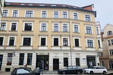 Wohnung zum Mieten in Halle 950,00 € 110.81 m²