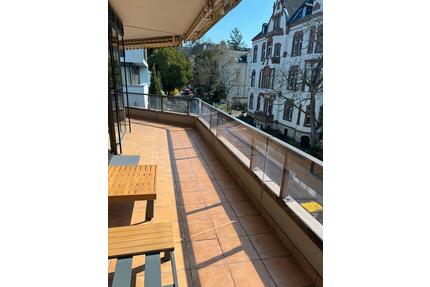 Helles Penthouse mit großer Terrasse und Blick über Wiesbaden