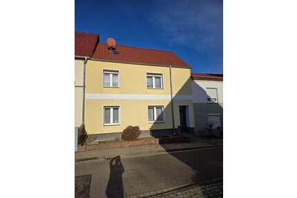 Haus zum Kaufen in Bitterfeld-Wolfen 39.000,00 € 110 m²