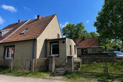 Siedlungshaus mit großem Grundstück & Baugenehmigung - Leegebruch