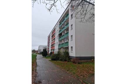 Nach Herrichtung 3-Raum-Wohnung mit Dusche und Balkon im EG ab 01.07.2026 zu vermieten - Schwerin Mueßer Holz