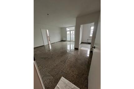 Frisch renovierte 4-Zimmer- Wohnung 105qm + Garage - Radevormwald