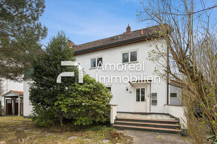 Zuhause voller Fantasie: Zwei Häuser auf großem Grundstück in Groß Borstel - Hamburg / Groß Borstel