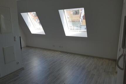 Gemütliche 1,5 Zimmer Wohnung gepflegt, DG, Zentral, HTW Nähe - Berlin Treptow-Köpenick