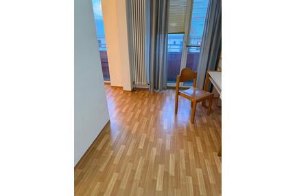 Single Studio Apartment - 400,00&nbsp;EUR Kaltmiete, ca.&nbsp; 100,00&nbsp;m&sup2;&nbsp;Wohnfl&auml;che in Buckenhof (PLZ: 91054)