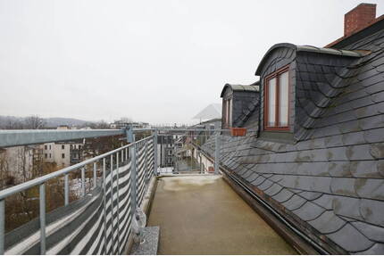 Stilvolle 4-Raum-Dachgeschoss-Wohnung mit Balkon in 