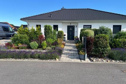 Neuwertiger Winkelbungalow - 499.000,00&nbsp;EUR Kaufpreis, ca.&nbsp; 130,00&nbsp;m&sup2; in Jördenstorf (PLZ: 17168)
