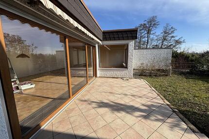Lichtdurchflutetes Wohnen auf einer Ebene: Gepflegter Bungalow mit großem Garten und Partykeller - Waiblingen Beinstein