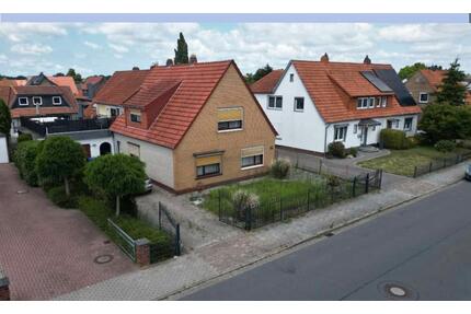 Einfamilienhaus & Mehrfamilienhaus auf einem Grundstück - Delmenhorst Düsternort