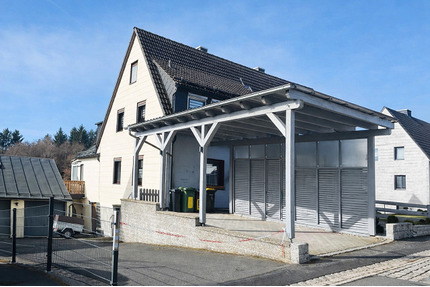 **Großzügige Doppelhaushälfte in idyllischer Naturlage - Wohnen mit viel Raum und Lebensqualität** - Kirchenlamitz