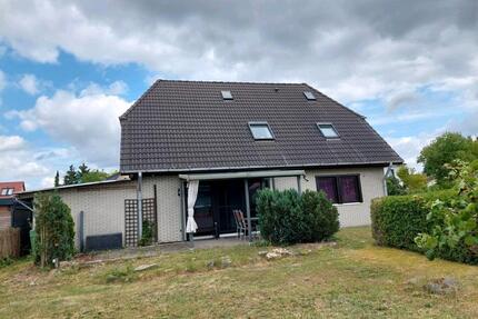 Großes Niedrigenergiehaus mit Einliegerwohnung in Panketal