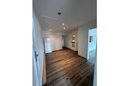 4,5 Zimmer Wohnung in Delmenhorst | Gute Lage | Bremer Str. 38 - Brake (Unterweser)