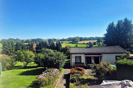 großzügiges Einfamilienhaus in ländlicher Lage mit großem Grundstück und Nebengelass - Großweitzschen Gadewitz