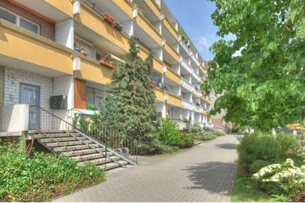 Wohnung zum Mieten in Halle 373,00 € 70.34 m²
