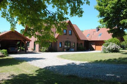 Landhaus mit Nebengebäuden in einmaliger Lage - Rosenow