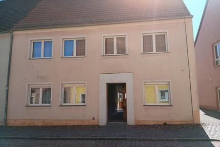 Charmantes Ein-Zweifamilienhaus im Stadtkern mit großem Potenzia - Belgern-Schildau