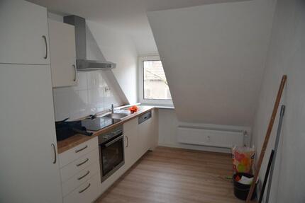 Renovierte Dachgeschoss-Wohnung in Holsterhausen mit Einbauküche - Essen Stadtbezirk III