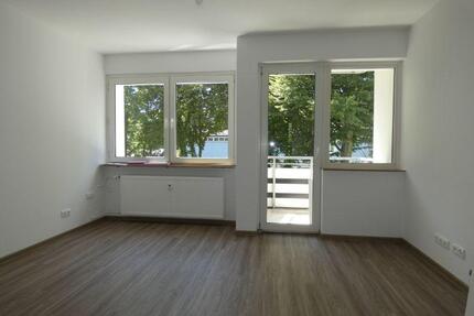 +++ Duisburg-Wanheim - 3-Raumwohnung mit Balkon und Tageslichtbad +++