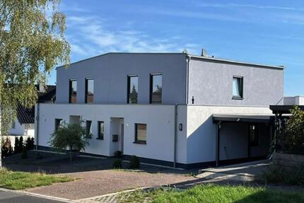 Mechernich-Kommern, 2 geräumige Doppelhaushälften mit Carport