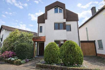 Viel Platz für die Familie - Freistehendes Einfamilienhaus mit Garten, Garage und 3 Stellplätzen - Rastatt