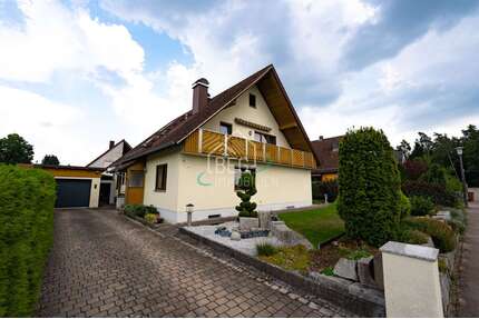 Haus zum Kaufen in Dentlein am Forst 369.000,00 € 240.38 m²