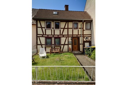 Fachwerkhaus Zentral gelegen - 68.000,00&nbsp;EUR Kaufpreis, ca.&nbsp; 100,00&nbsp;m&sup2;&nbsp;Wohnfl&auml;che in Bad Salzschlirf (PLZ: 36364)