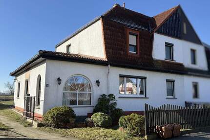 Gepflegte Doppelhaushälfte mit lichtdurchfluteten Wintergarten in Gröditz