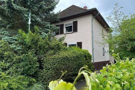Freistehendes Einfamilienhaus mit großem Grundstück in begehrter Wohnlage am Fuß des Frankensteins - Darmstadt / Eberstadt
