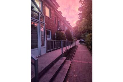 Nachmieterin möbliertes Zimmer im Studentenwohnheim - Lübeck Sankt Gertrud