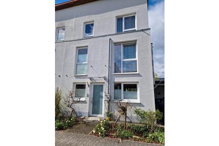 Darmstadt Griesheim Doppelhaushälfte für 4 Monate möbliert zu v