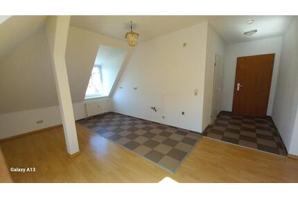 HELLE 2-ZIMMER-DACHGESCHOSSWOHNUNG MIT ECKBADEWANNE | SIEMENSSTRASSE 31, LEIPZIG