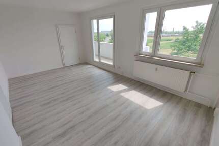 Wohnung zum Mieten in Halle 850,00 € 119 m²