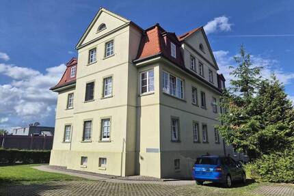 BESICHTIGUNGSTERMIN BITTE TELEFONISCH VEREINBAREN - 3 Raumwohnung im 1.OG mit Stellplatz in gepflegten Mehrfamilienhaus - Gotha