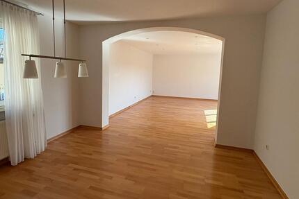 3-Zi-Wohnung 110 m² neu renoviert, 1.OG, 2 Balkone, Garten, Küche - Erlenbach am Main